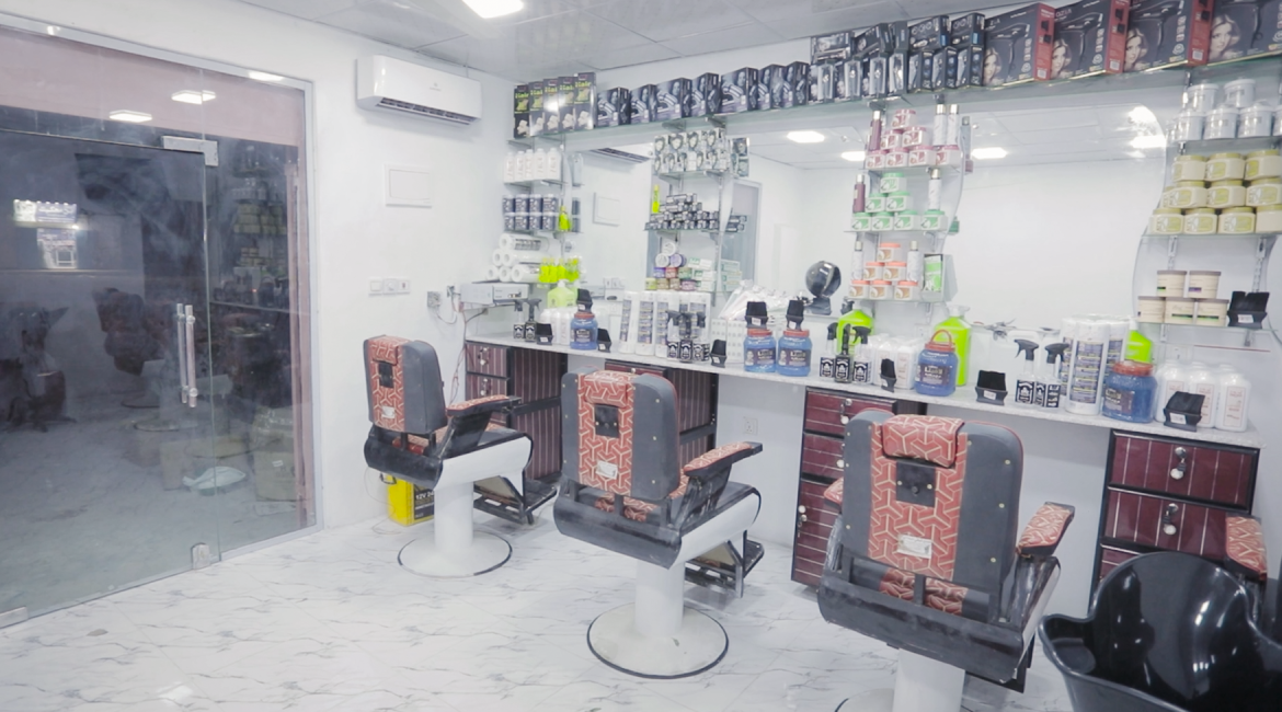 Tawakkol Karman Foundation helps displaced barber in Al-Ghaydah achieve his dream